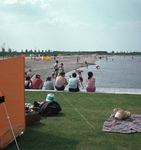 821848 Gezicht op het strandbad aan de Maarsseveense Plassen te Maarsseveen.